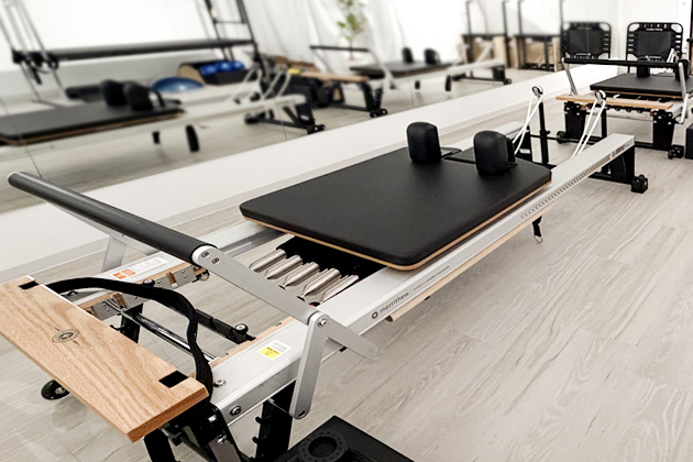 B-PILATES鶴ヶ島店のピラティスマシンリフォーマー